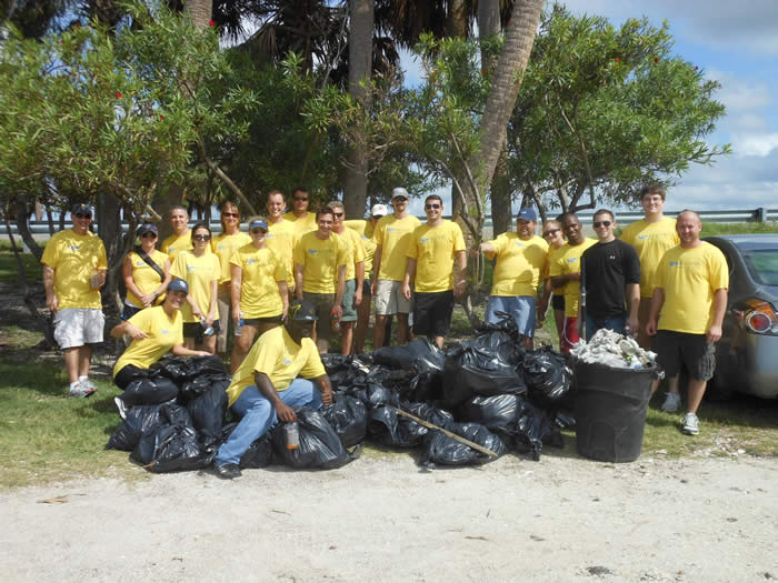 USF students Keep Tampa Beautiful with river clean-up