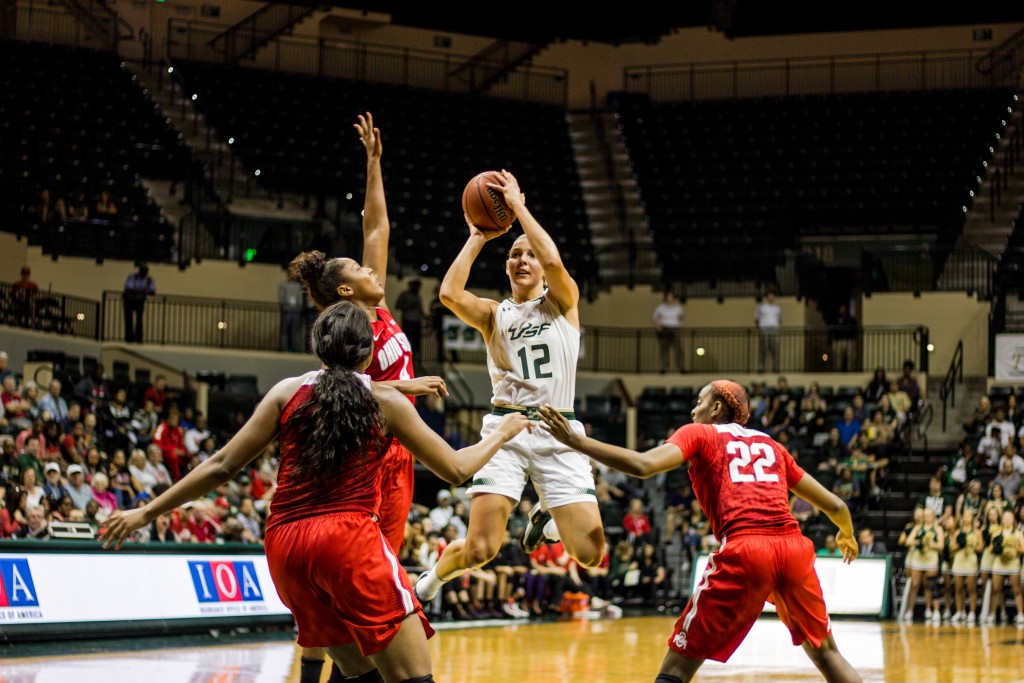 Women’s basketball struggles early, come out on top over SMU 64-54
