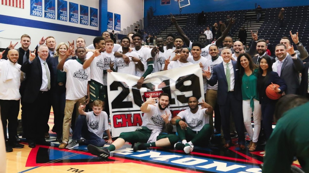 After almost 30 years, USF men’s basketball wins a championship