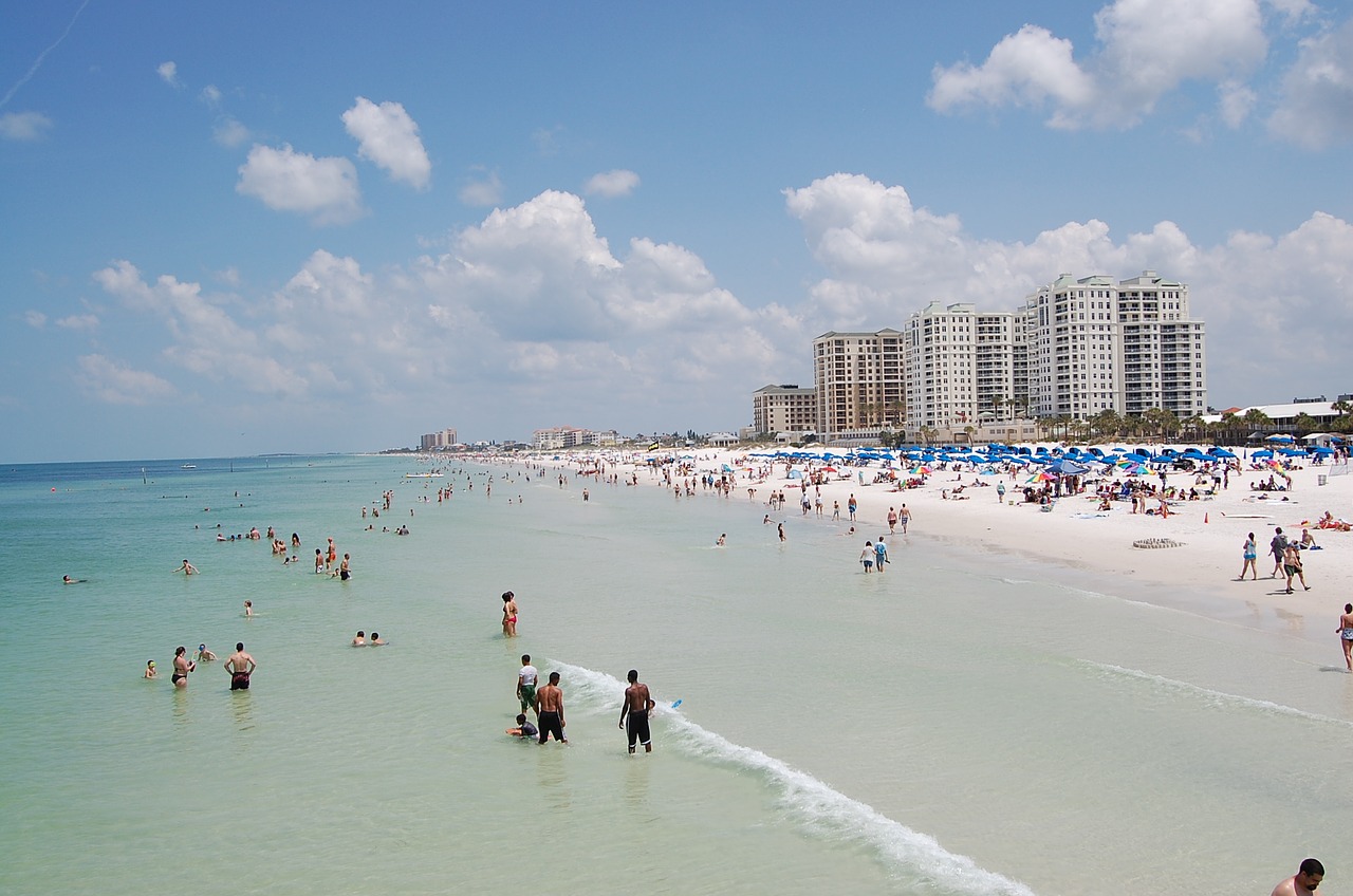 OPINION: Beaches and bars should be limited during spring break